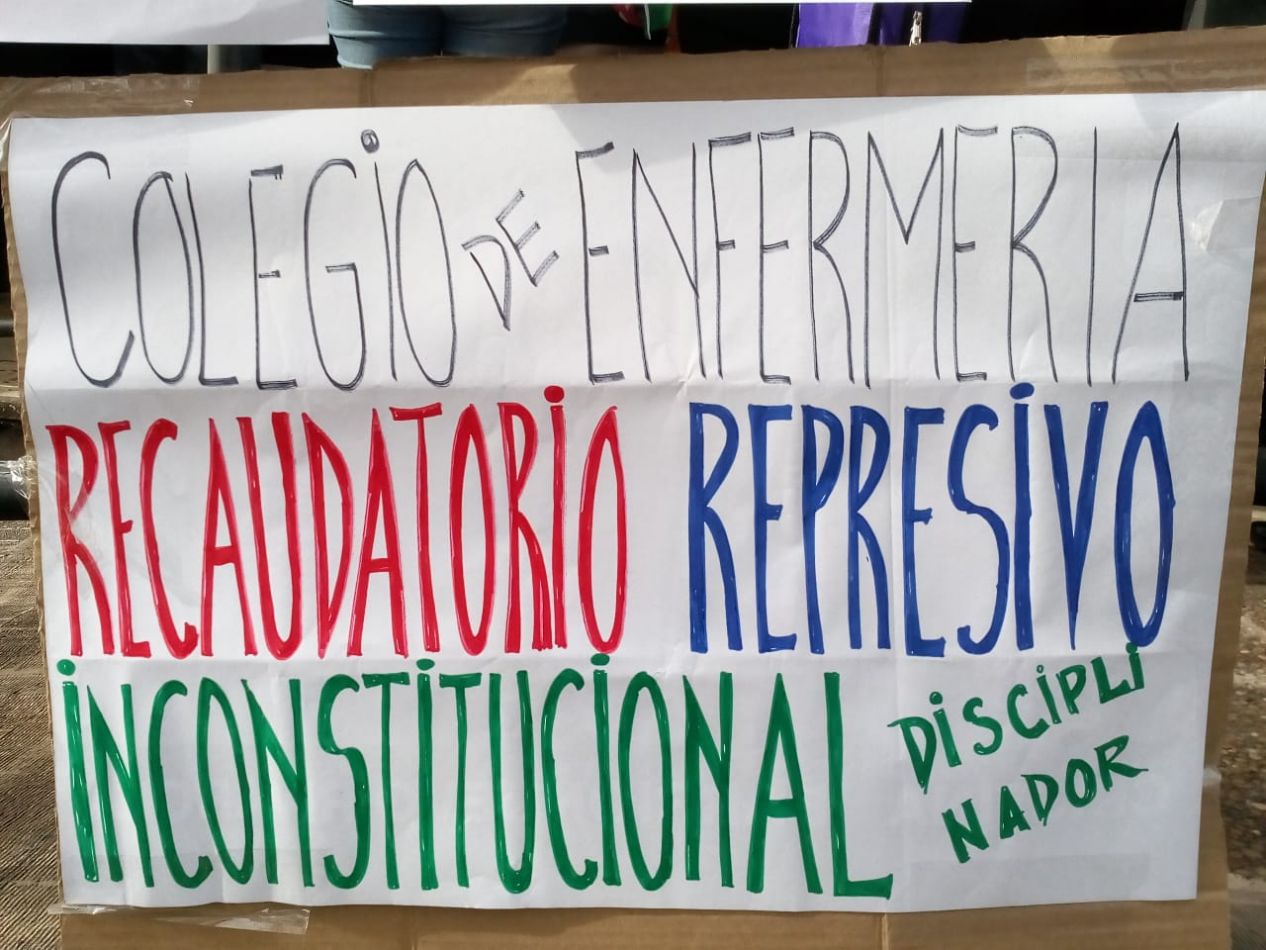 Manifestantes de ATE lograron la reincorporación de una trabajadora, se oponen al Colegio de Enfermería