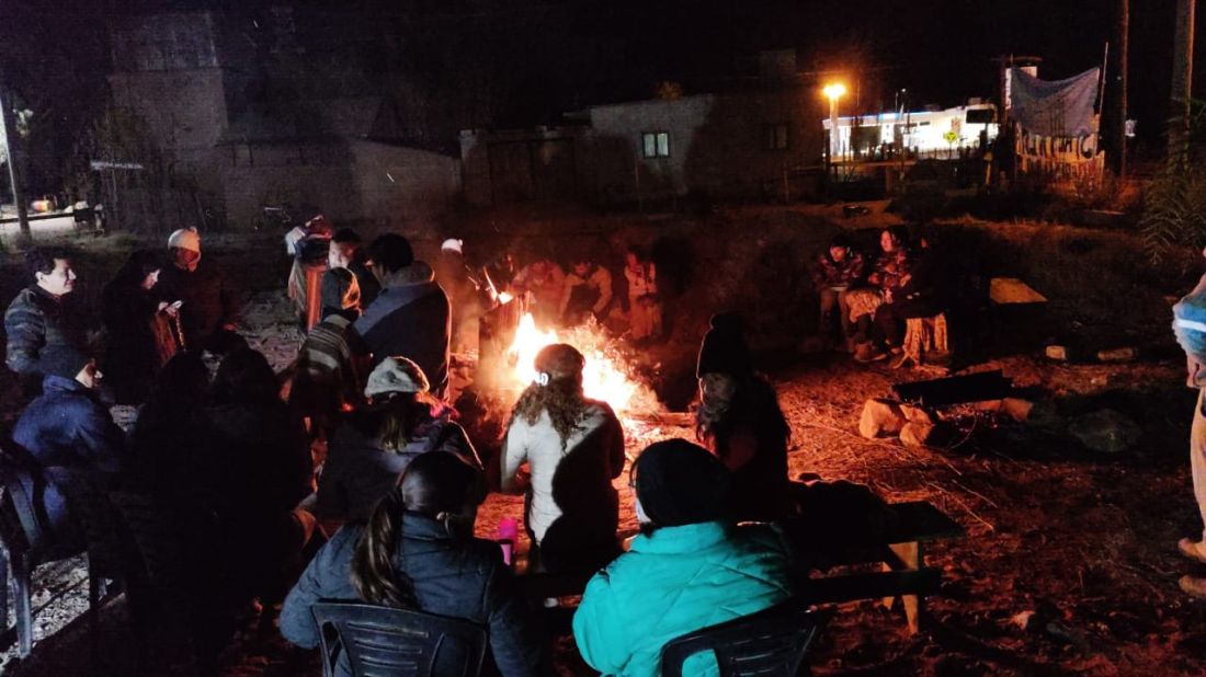 Vigilia en Tilcara: familias resisten a ser desalojados de sus casas