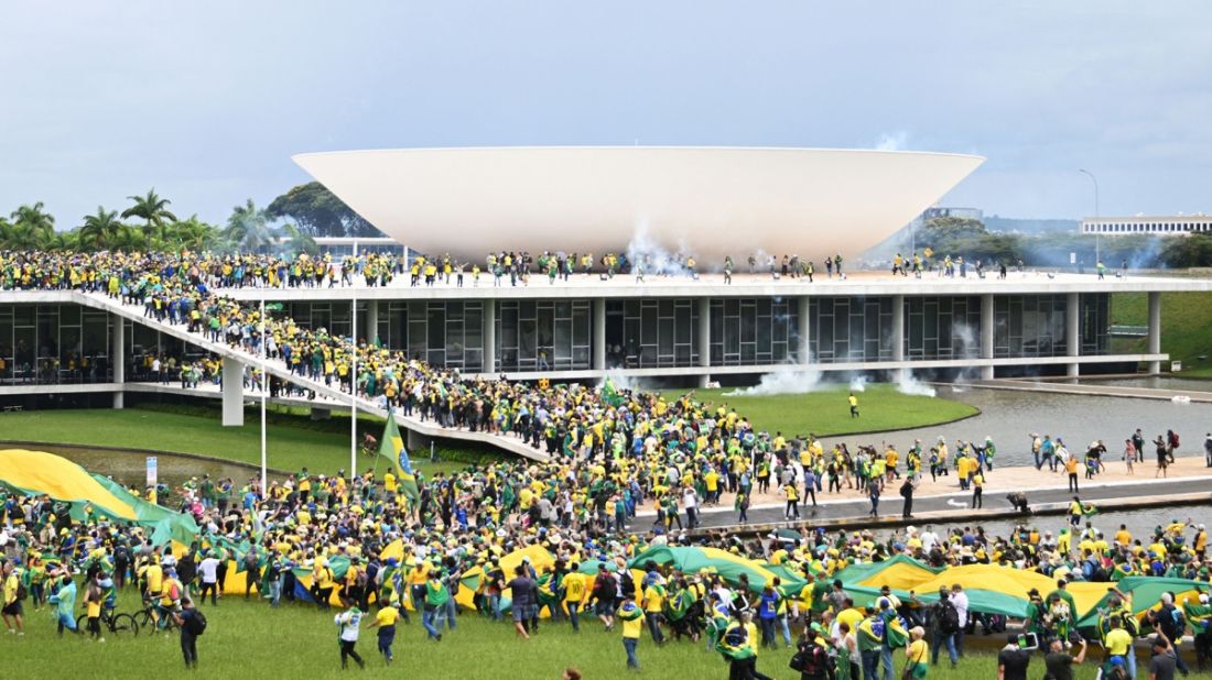 Brasil: la justicia ordenó desmantelar campamentos bolsonaristas y la intervención de Brasilia