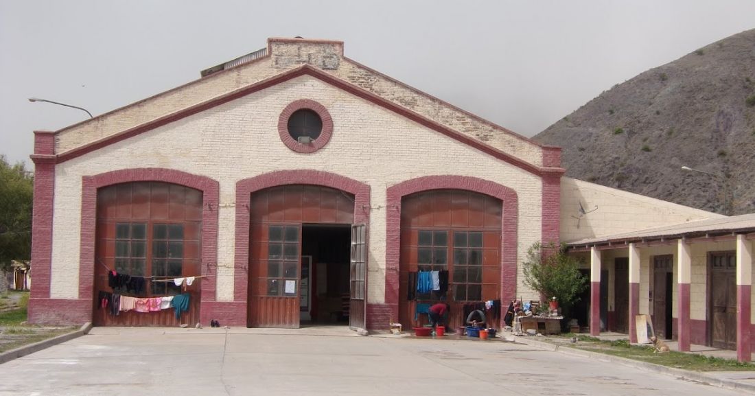 Desalojan a artesanos de la estación de trenes de Volcán