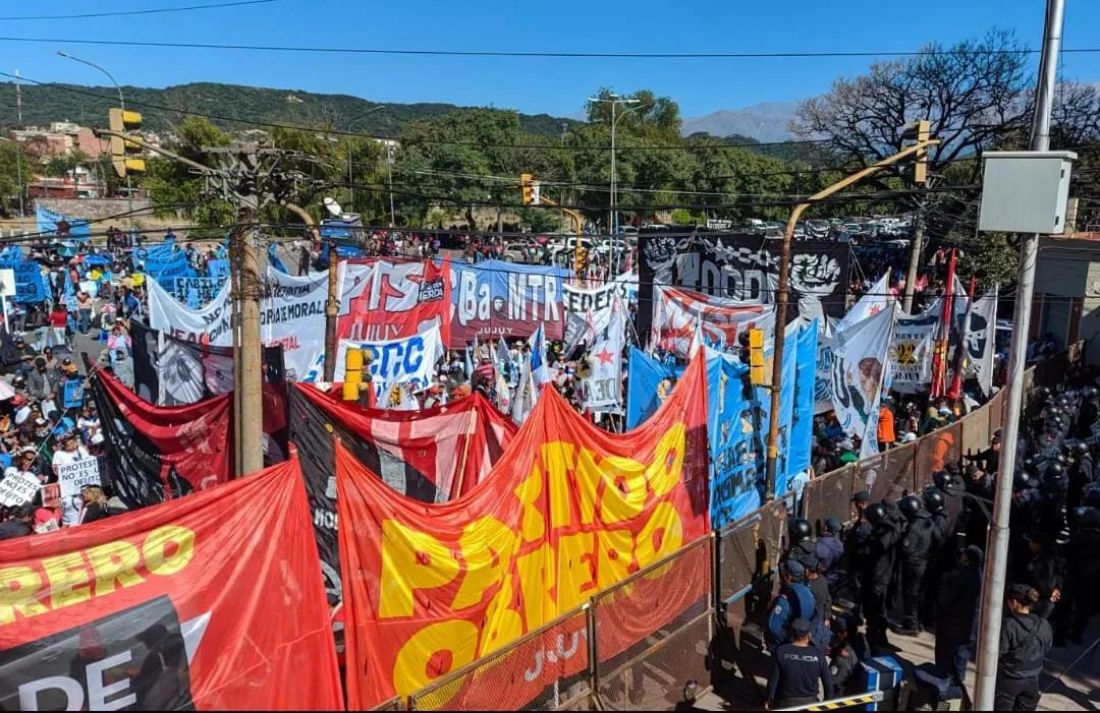 Multitudinaria manifestación en Jujuy y CABA por la reforma de la Constitución provincial