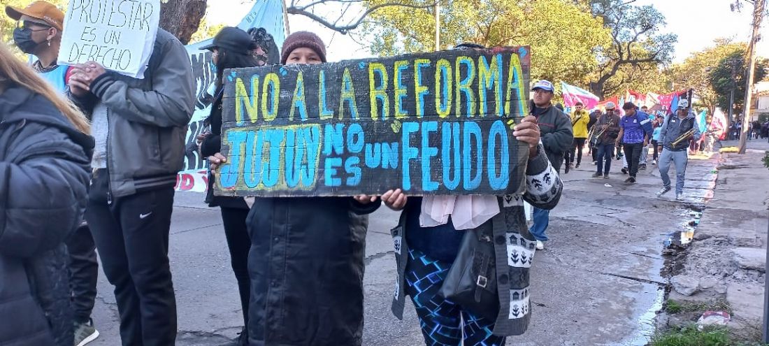 Paro docente y movilización: el oficialismo busca limitar el derecho a la protesta en Jujuy.