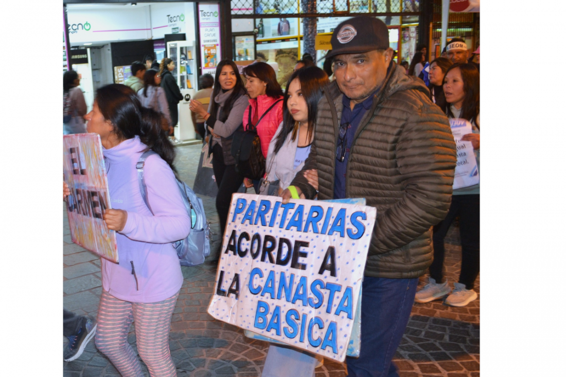 “El bono es pan para hoy, hambre para enero y febrero”