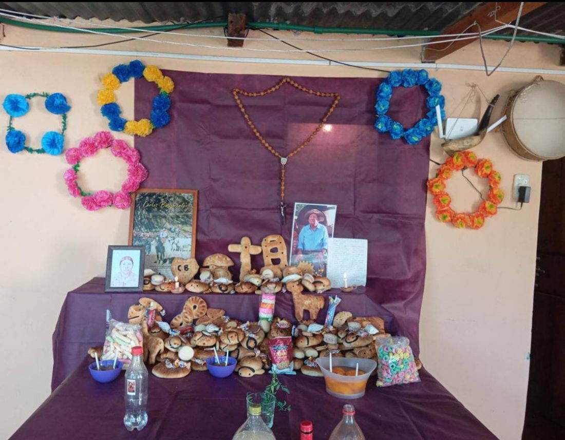 Ni por el día de los fieles difuntos dejaron visitar la tumba del abuelo Cipriano a la comunidad de Guerrero