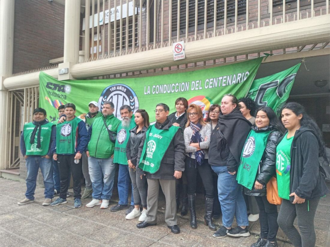 Paro por 24 de horas de estatales, se suman al pedido de un bono de 500 mil pesos