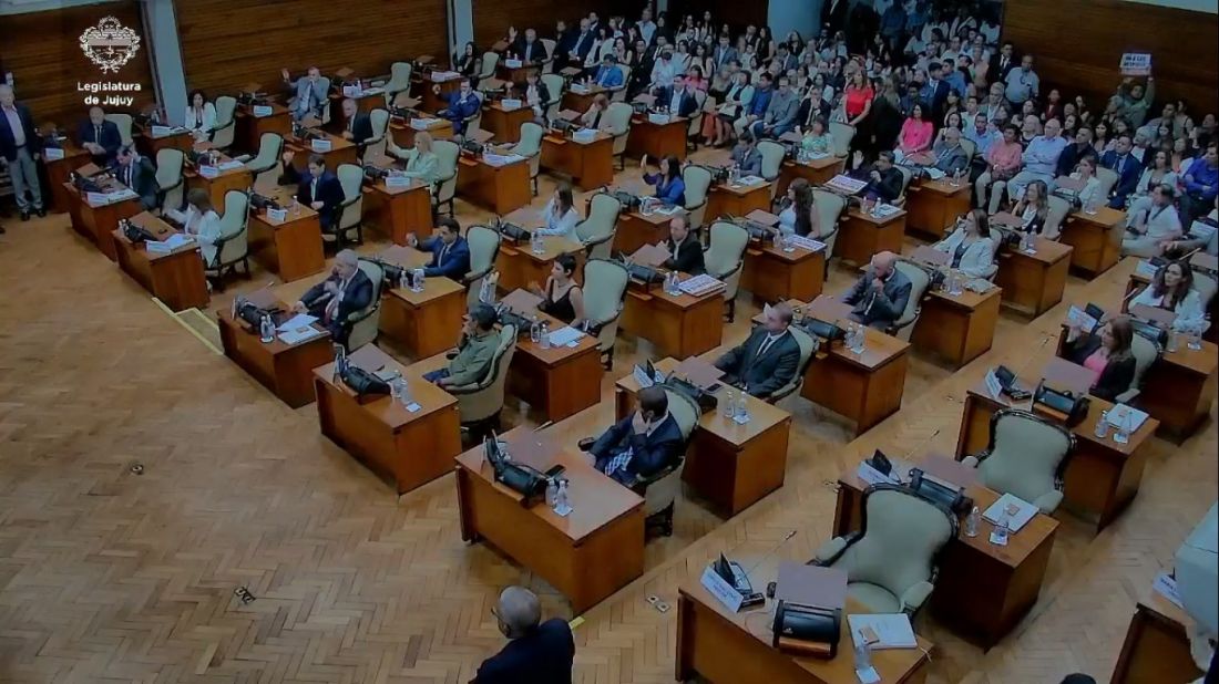 Juraron legisladores, autoridades de la Cámara, y se desconoció al bloque Frente Justicialista