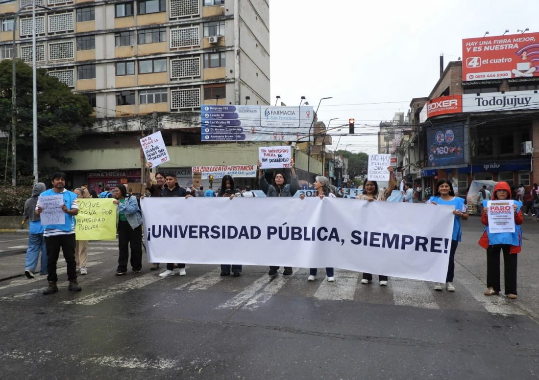 Paro en las universidades, piden la recomposición del 50% de los salarios