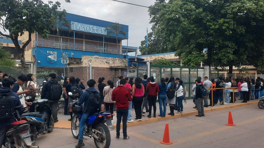 Un establecimiento educativo de Jujuy prohibió dispositivos digitales tras las amenazas de tiroteo