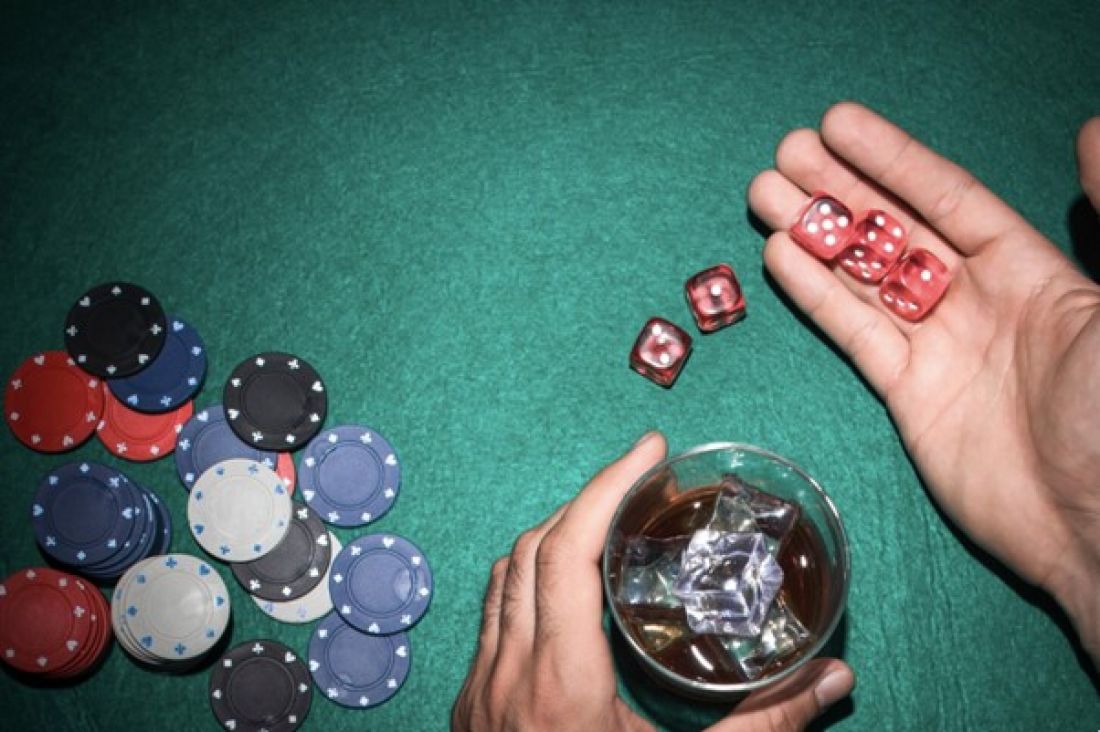 Etiqueta en la mesa de casino: lo que haces influye en cómo juegas a los dados, la ruleta y el póker