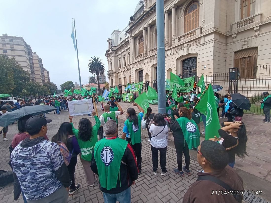 Estatales rechazaron el aumento que ofertó el gobierno provincial y advierte medidas de fuerza