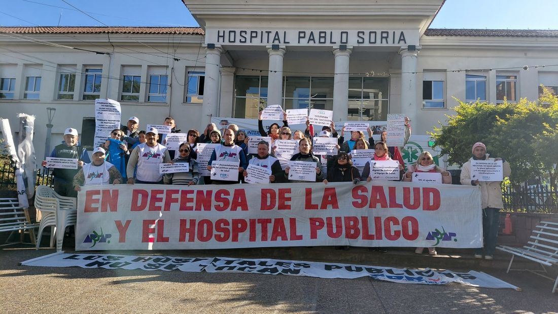 Profesionales de la administración pública en estado de alerta, realizarán un cartelazo frente a Casa de Gobierno