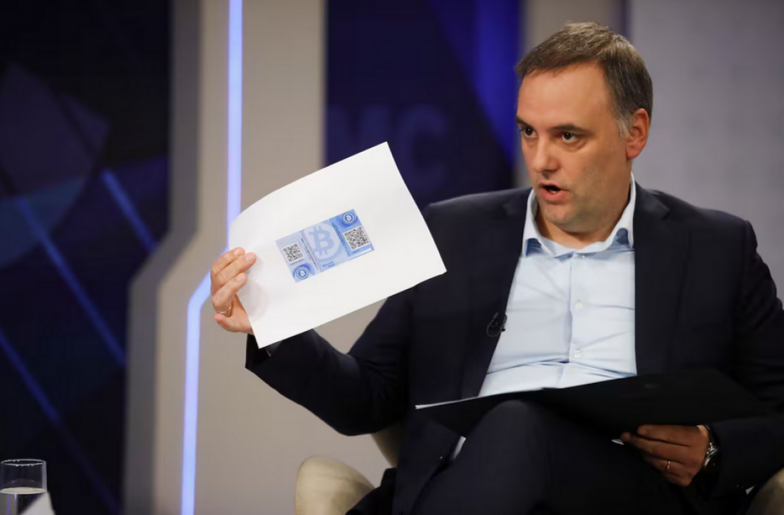 Un pendrive perdido con bitcoins y ahorros en negro, la justificación de Adorni sobre su patrimonio