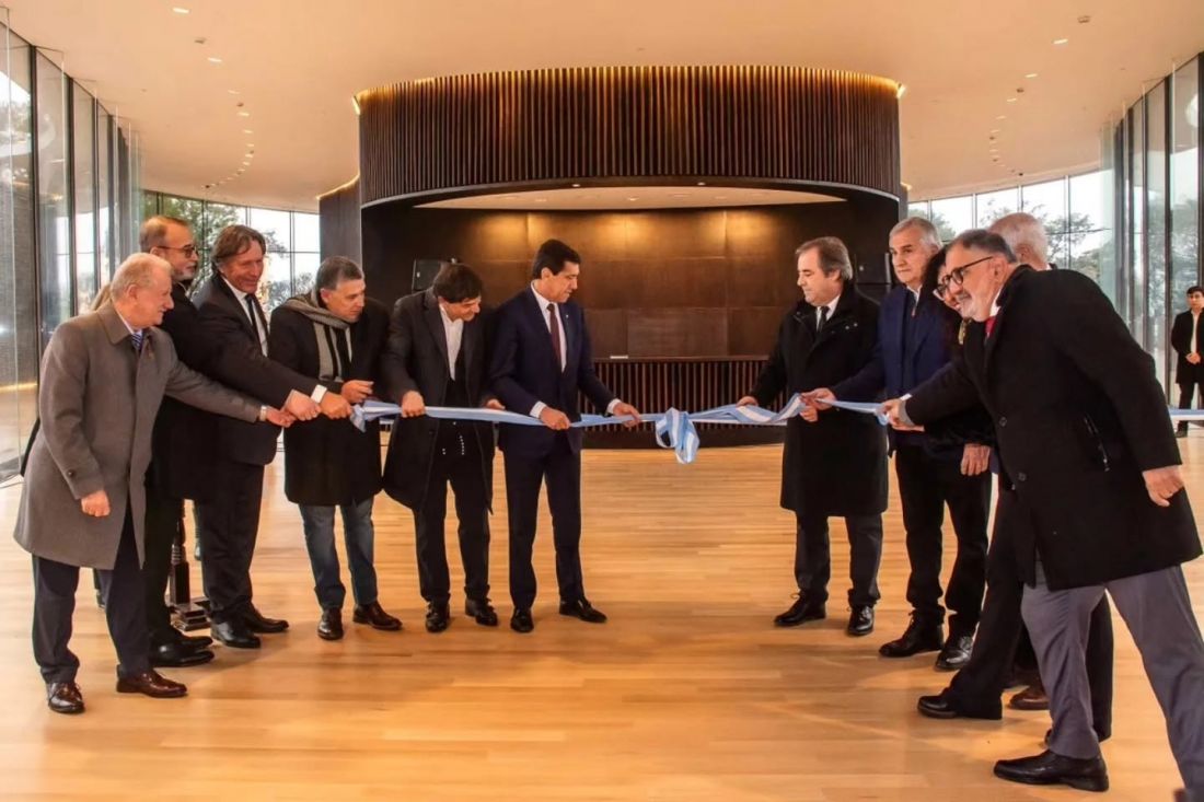 Con la peor de las ondas: reapareció Gerardo Morales en la inauguración del Centro Cultural Lola Mora