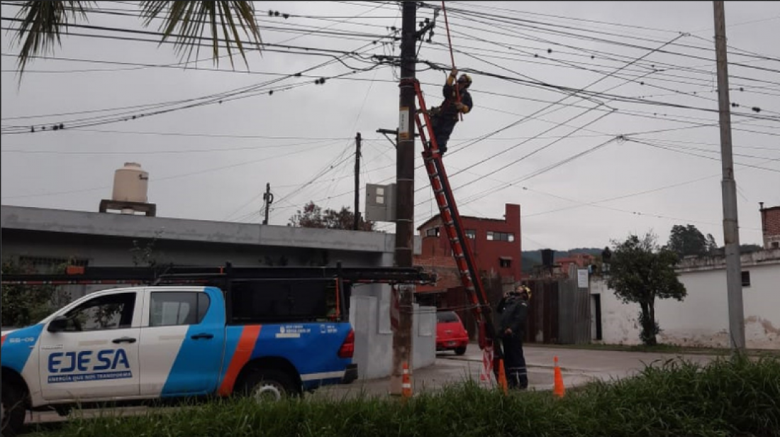Directivos de EJESA prometieron a las familias que iban a poder ver el partido, el domingo todavía había barrios sin luz