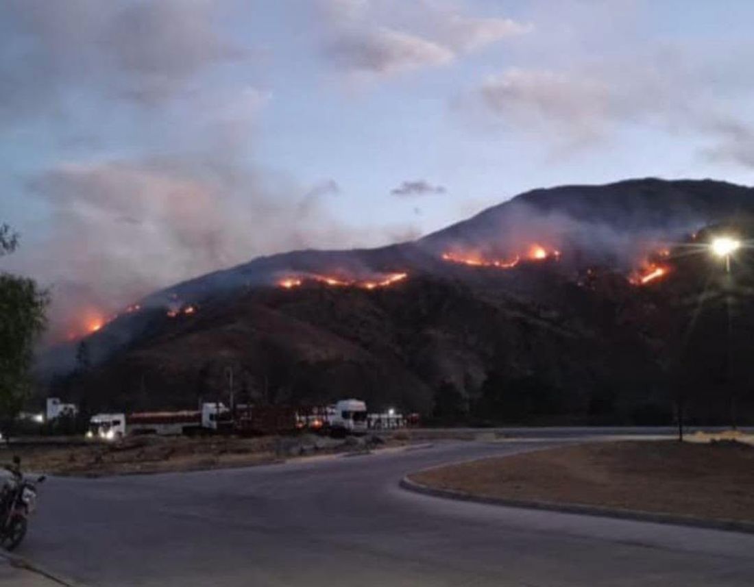 Voraz incendio afecto 200 hectáreas en Volcán, Tumbaya