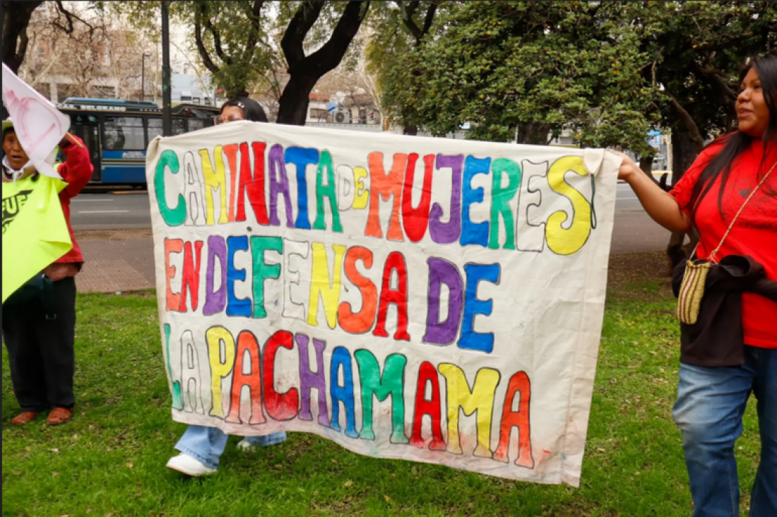 Ceremonia y conversatorio de las warmis en Buenos Aires tras una larga caminata