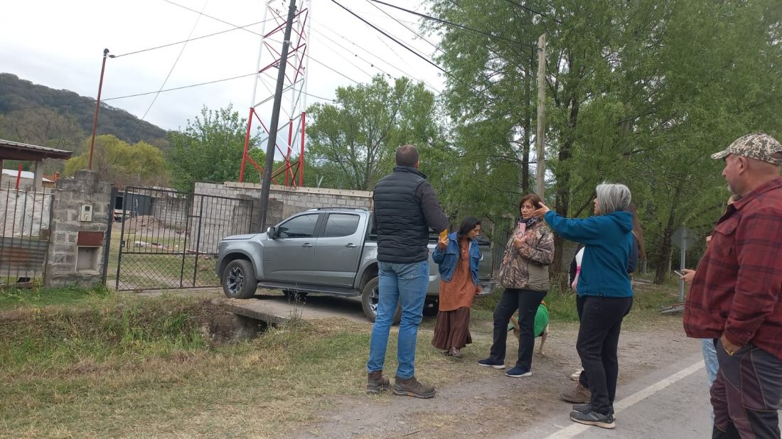 Vecinos de Villa Jardín de Reyes rechazan la instalación de una antena de telecomunicaciones