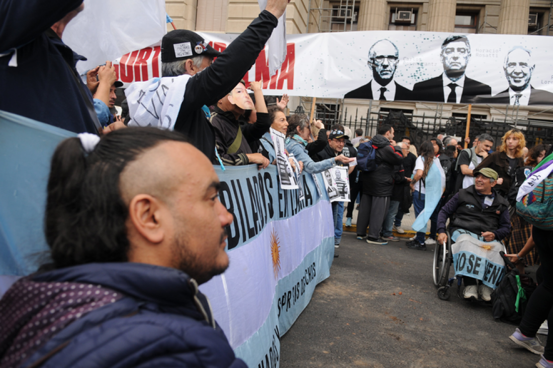 Marcha atrás de la Corte Suprema, restituyó la Ley de Tierras