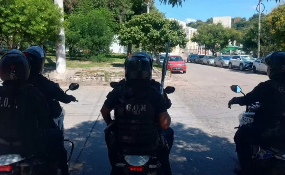 Policías golpearon a un joven hasta dejarlo inconsciente, un testigo los increpó y le quisieron armar una causa